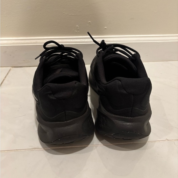 Nike Revolution 7 Running Shoe- Mens - Picture 3 of 5